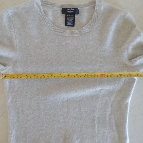 Lord + Taylor 100% cashmere light grey crewneck sweater top Medium Petite - Picture 15 of 15